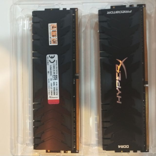 金士頓16G x2 DDR4-3000 HyperX Predator黑色散熱器/電競遊戲超頻版