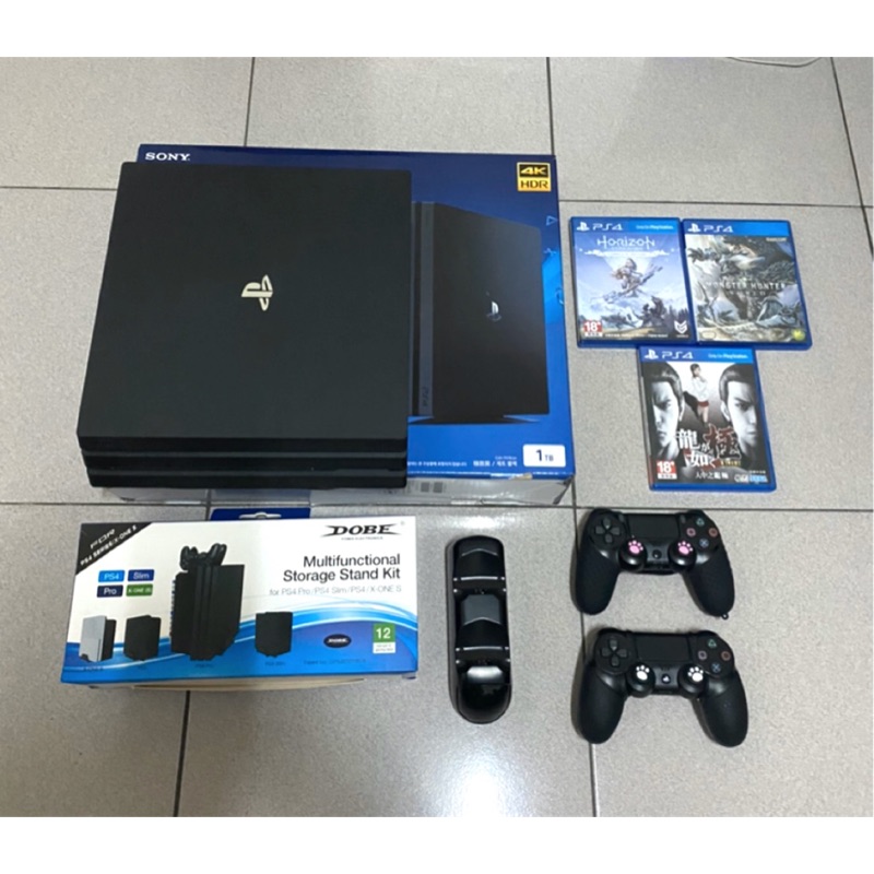 Sony ps4 pro 1T/711B 9成新 無刮傷 歡迎面交 附帳號 數位遊戲 仁王 轟炸超人 魔物獵人更新版冰原