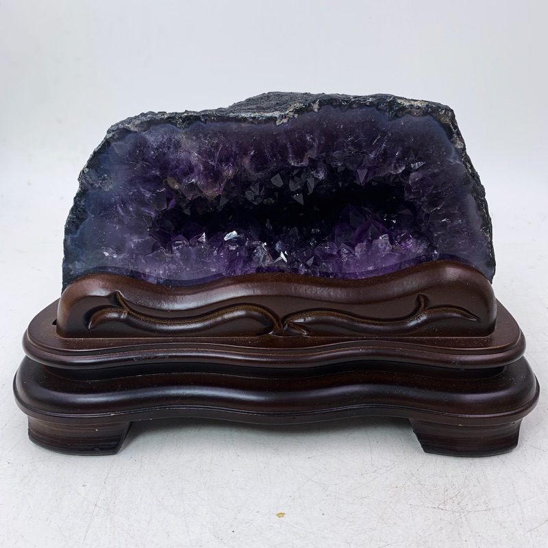 H873 頂級ESP巴西土型紫水晶洞3.7kg，高15cm長25cm寬15cm洞深3cm