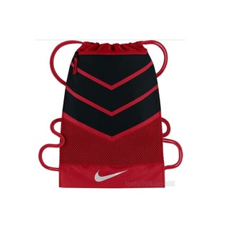 (布丁體育)公司貨附發票 NIKE 束口休閒袋 (紅黑色)束口袋 雙肩包,後背包