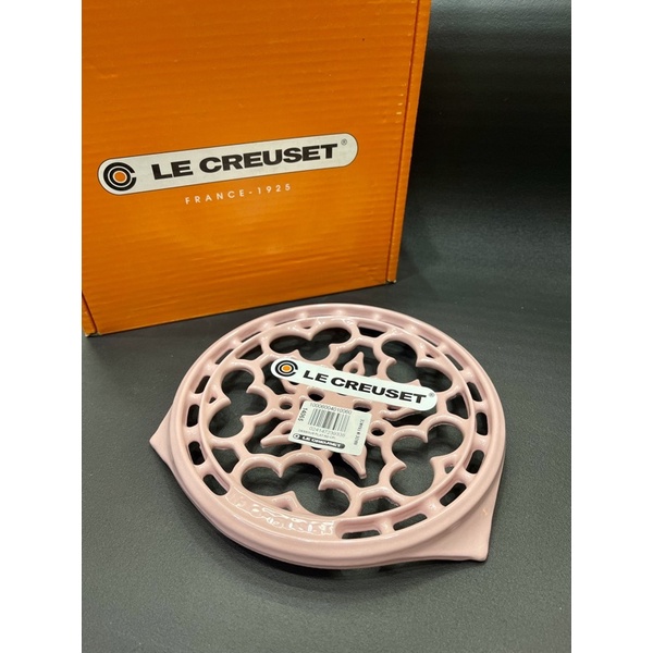 Le Creuset 琺瑯鑄鐵鍋架（Chiffon Pink）