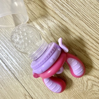 【二手】Kidsme咬咬樂 紫紅色/嬰兒輔食器/學習棒/水果棒/副食品專用蔬果棒