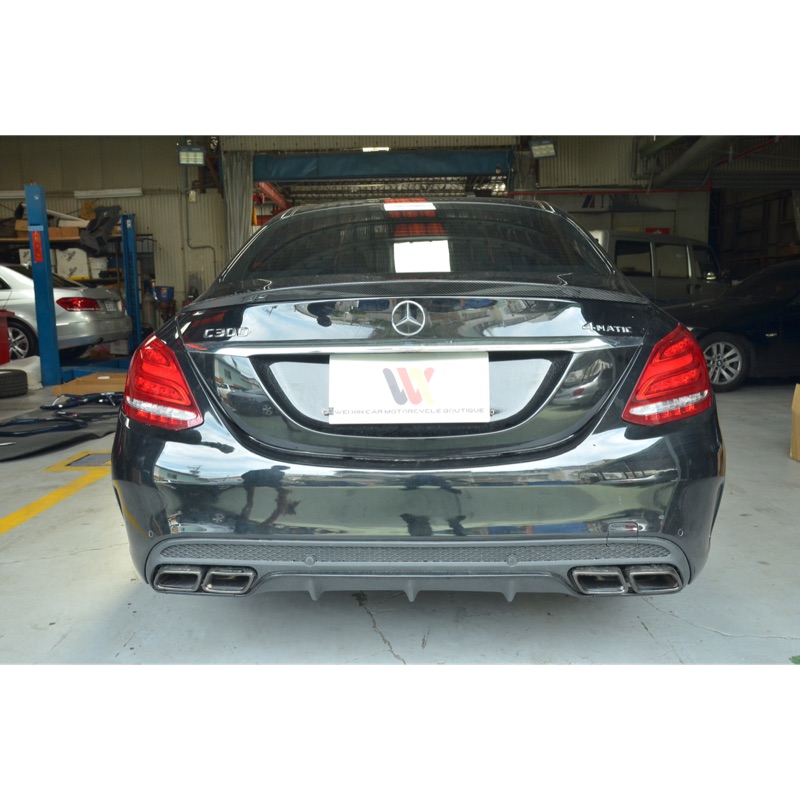 威鑫汽車精品 Benz w205 AMG後保專用63樣式下巴+電鍍黑尾飾管 一組9500元 C300 C250 C43
