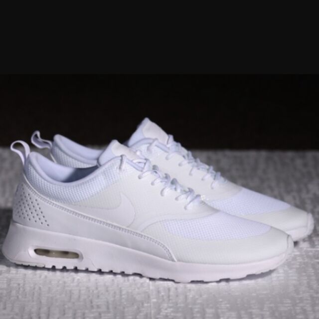 white airmax thea