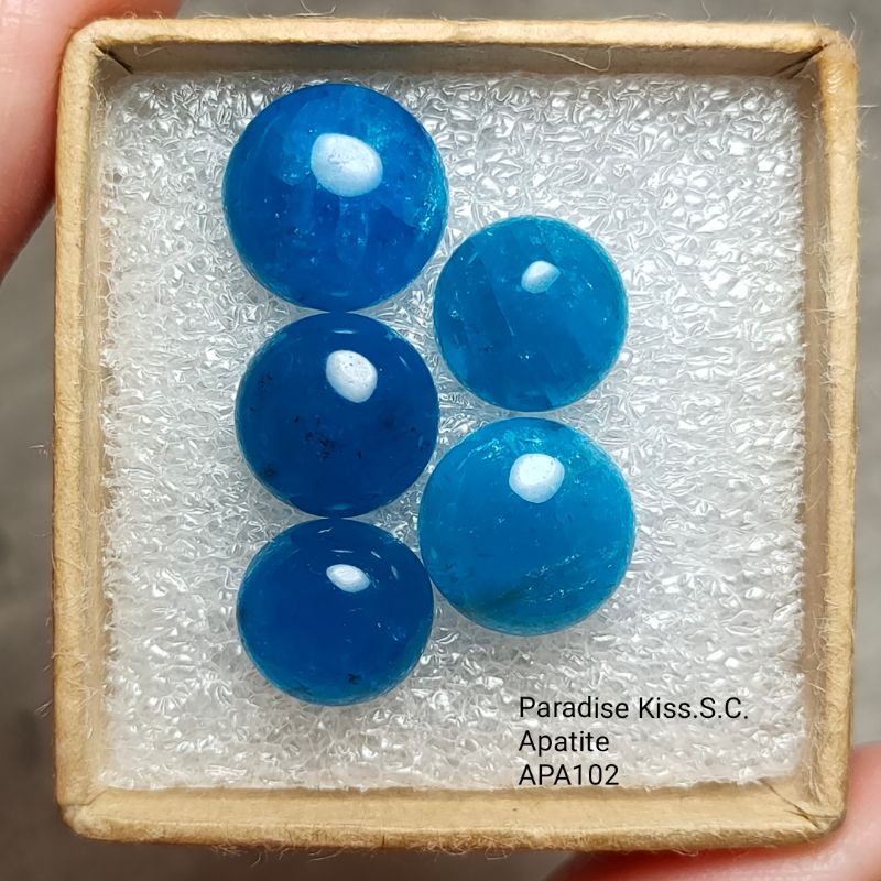 💎APA102.Apatite.天然藍磷灰石.深海藍色系.無孔完整體(鑲嵌款裸石).5顆1組