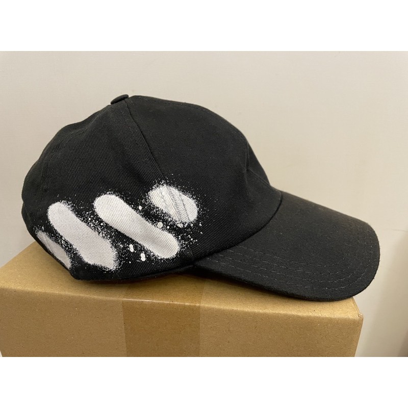 《90%新 正品》Off-White 黑色噴漆噴墨棒球帽 snapback帽子 後扣可調 OW 斑馬紋 條紋  街頭潮流