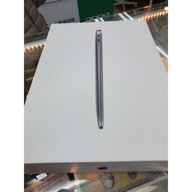 apple  MacBook air M1 13吋 8G 256GB 灰 台灣公司