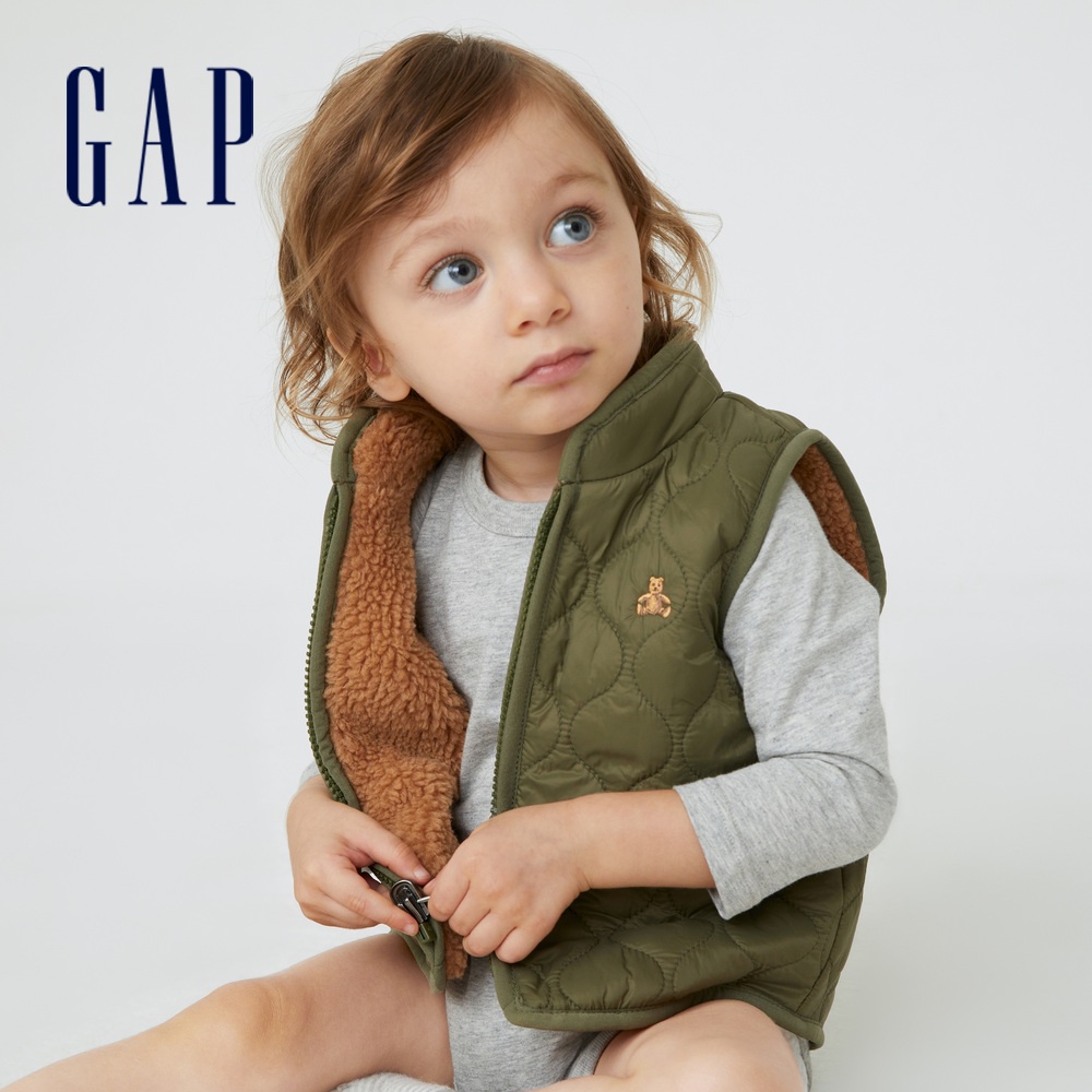 Gap 嬰兒裝 仿羊羔絨雙面穿立領背心外套-軍綠色(429373)