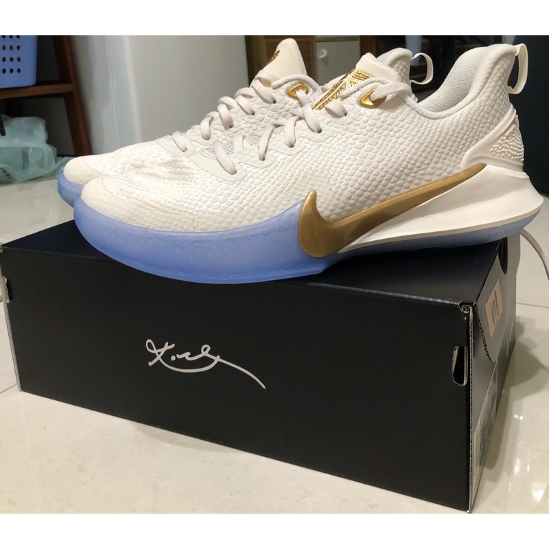 Nike籃球鞋  Kobe Mamba focus 白金 26cm
