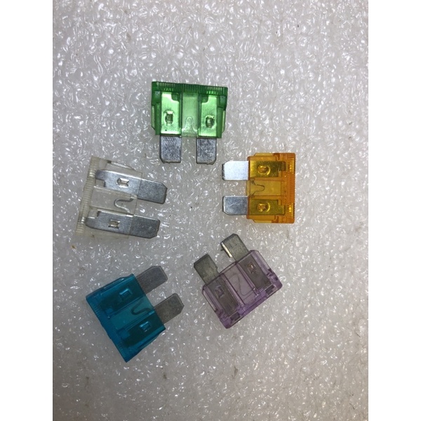 插式保險絲，紫色3A,黃色5A，藍色15A，白色25A,綠色30A