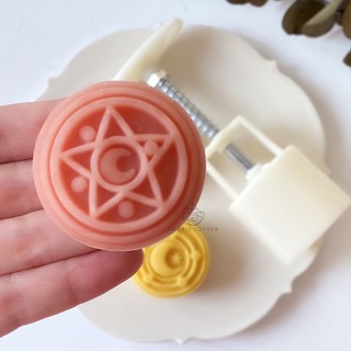 （烘焙廚房）卡通美少女50克手壓網紅月餅模綠豆糕模巧克力模不沾冰皮月餅桃山皮家用烘焙器具模具