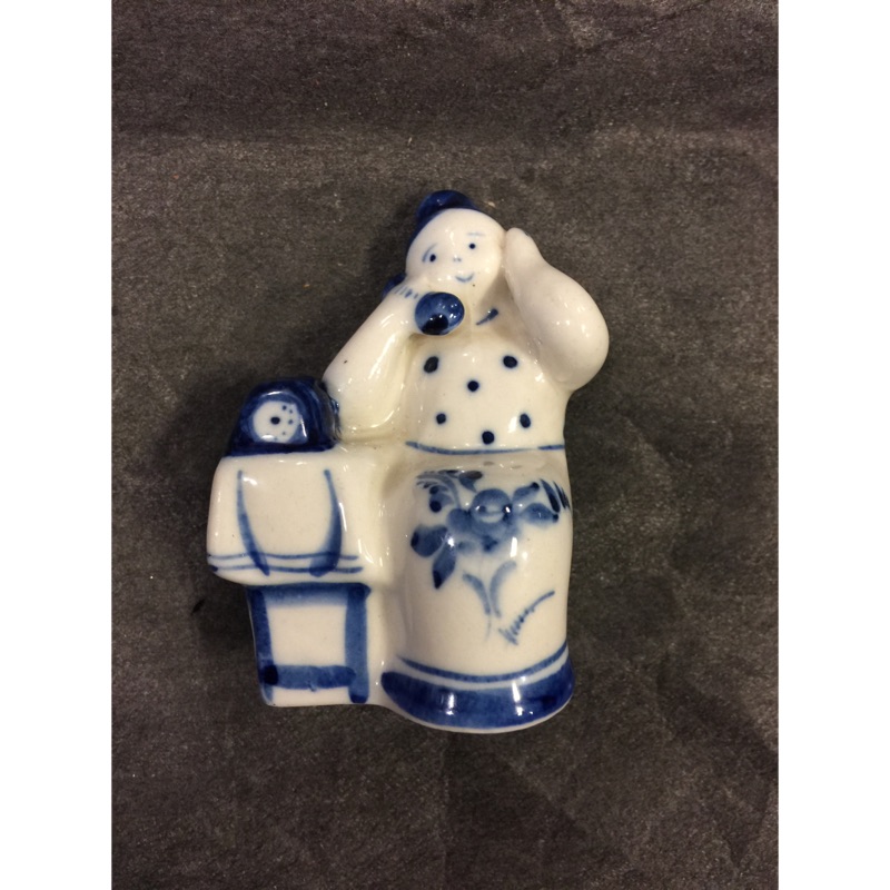 歐洲紀念品 Delfts blue 陶瓷娃娃擺飾 老婆婆聽電話 荷蘭手工製作