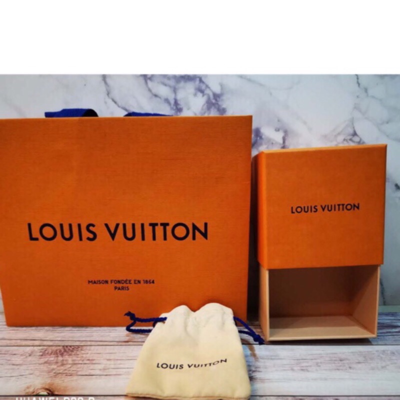 Louis Vuitton LV Essential V 項鍊