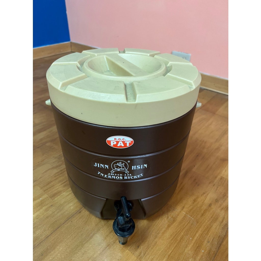 『♧Cc雜貨小舖♥』JINN HSIN 牛88 咖啡色 13L 茶桶 日式保溫桶 飲料桶 13公升