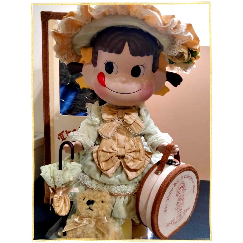 日本帶回早期正版絕版現貨-全新已拆封-2005不二家牛奶妹PEKO洋裝小熊皮箱洋傘年度大公仔陶瓷人形玩偶