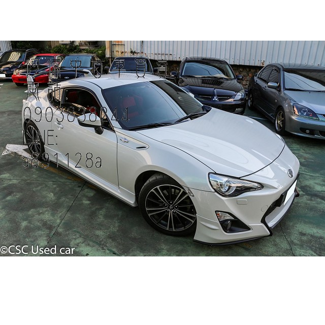 2012 TOYOTA 86  珍珠白 空力套件 紅黑內裝