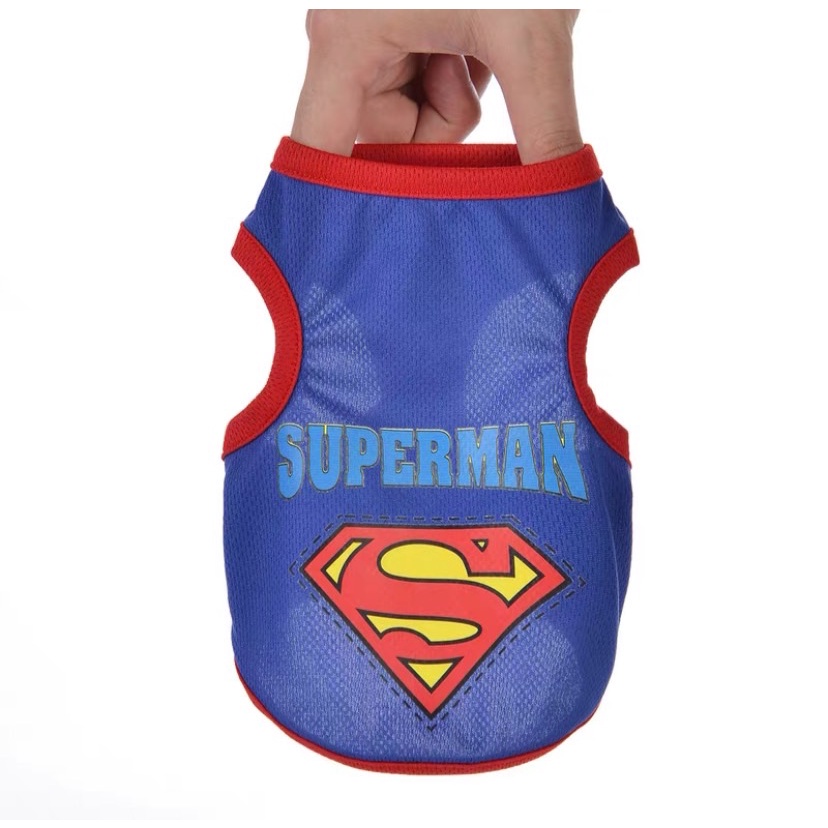 （現貨）Superman超人造型寵物背心/可愛小狗服飾/輕薄布料透氣舒適/春秋皆適用/COSPLAY/S尺寸/M尺寸