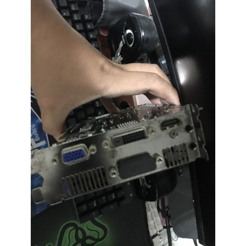 顯示卡GTX750ti 免插電.二手使用過有清過灰塵.文書可以.玩大型遊戲怕擴卡換掉！