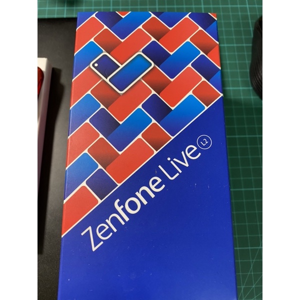 ASUS Zenfone Live  L2沒錯只要2000