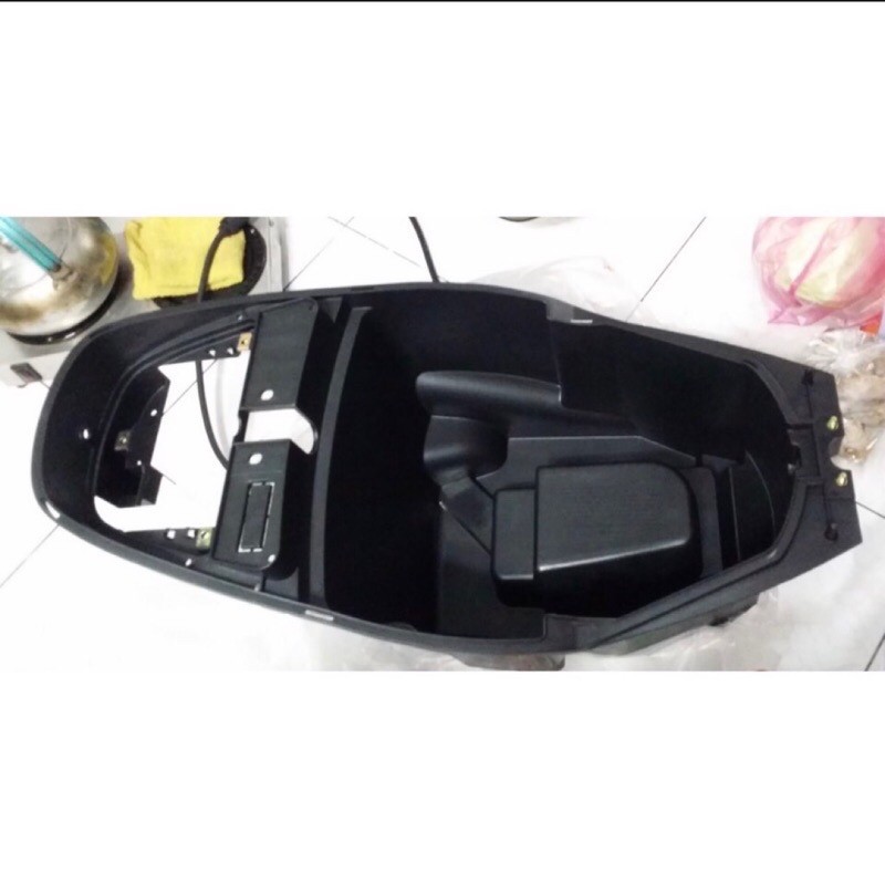 {勘}光陽原廠 奔騰V2 V1 馬桶 置物箱 LGL3-900