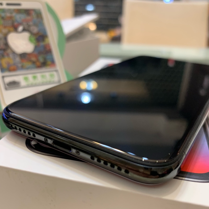 9.8iPhone x保固內256g黑色 盒序一樣 前後有貼玻璃貼功能正常  外觀極新保固到2018/11=26500