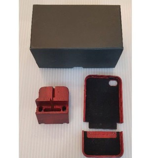 iPhone 4 全新紅木手機殼(附手機座)+二手iPhone 4 hello kitty 手機殼