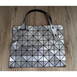 二手正品99%新【ISSEY MIYAKE 三宅一生】BAOBAO 8x10 雙拉鍊托特經典款肩背包側背包搖滾包 現貨