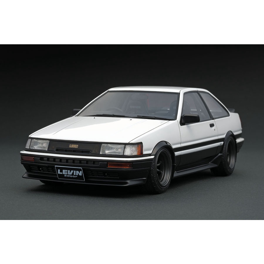 IG 1/18 toyota corolla levin 2door gt apex (ae86) whiteblack