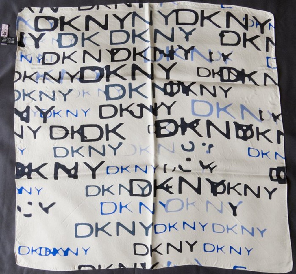 美國知名品牌DKNY 100%純蠶絲LOGO 圍巾 義大利製