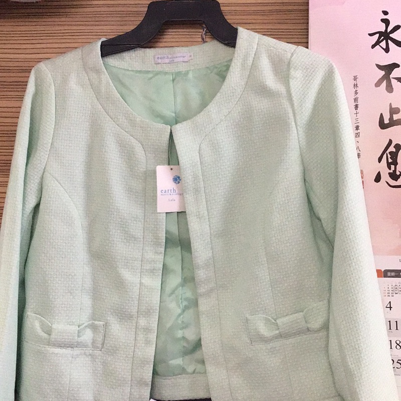 日本限定earth短版淺綠色外套