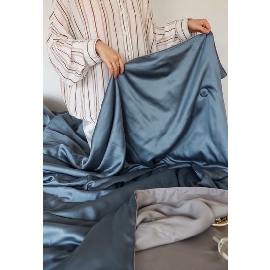 ❰FAVRA❱ 天絲100%萊塞爾纖維 / BS 藍精天絲素色夏季四件套組（藍灰）-涼感夏被/雙人床包/被套/枕套/涼被