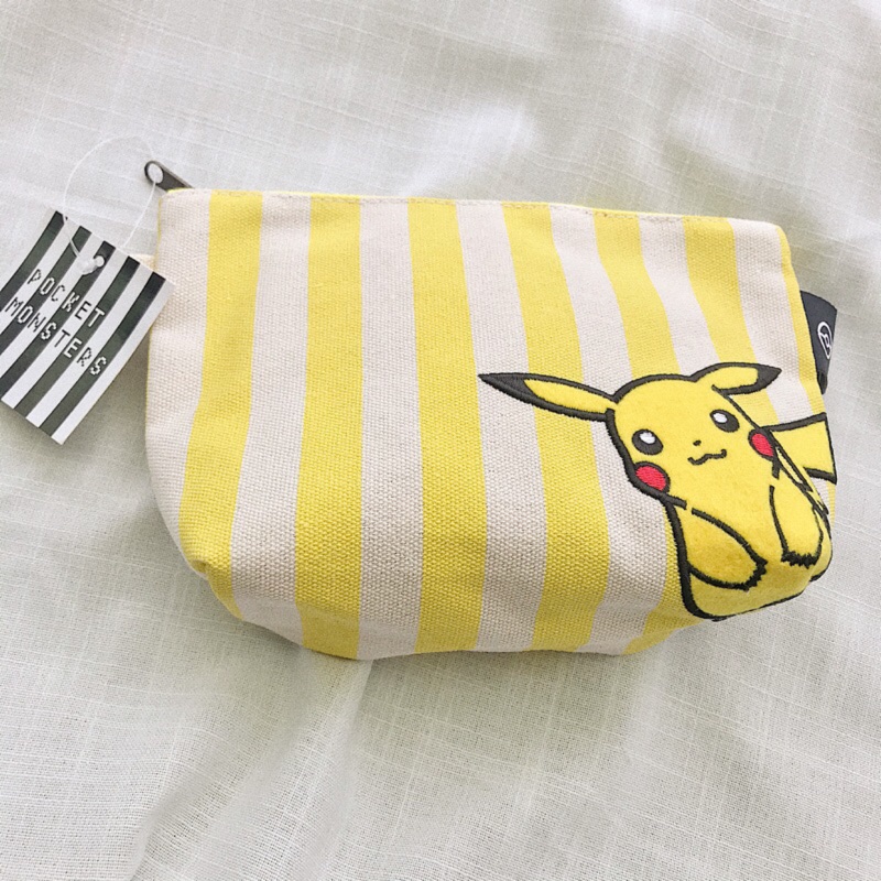 皮卡丘化妝包 寶可夢 Pokémon 限量 日本直送 皮卡丘 多功能 收那袋 鉛筆盒 萬用袋