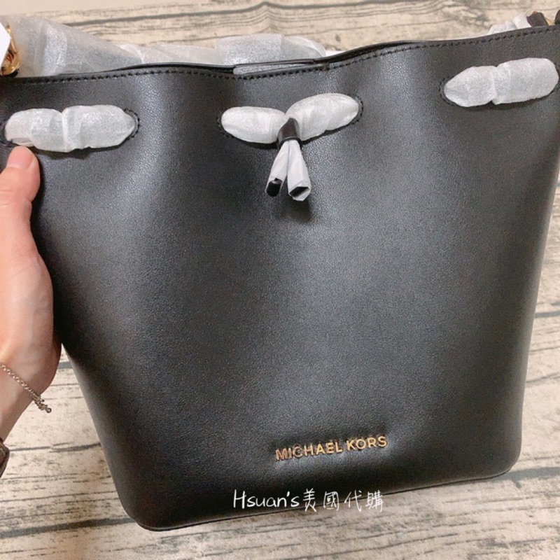 美國代購 現貨- MK michael kors Trista 牛皮 水桶包 肩背/斜背包兩用