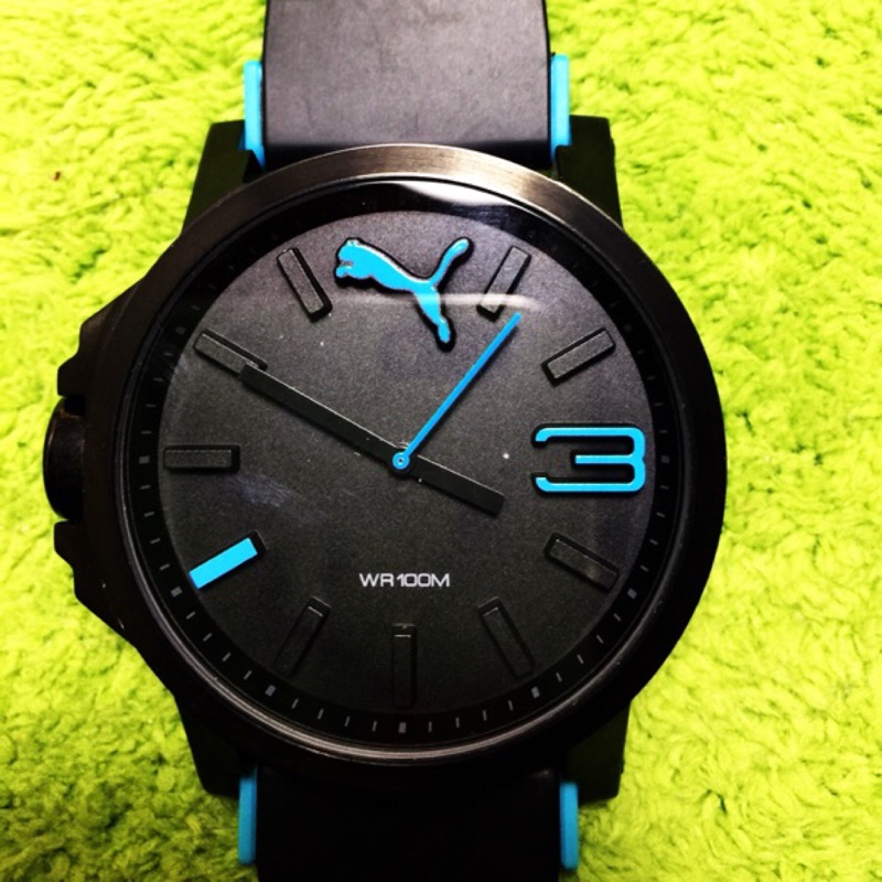 PUMA手錶，2014百貨公司專櫃購入，原價6000元台幣、現出清！！只戴過一次、因為不適合我的手寬度故賣出，可議價唷！