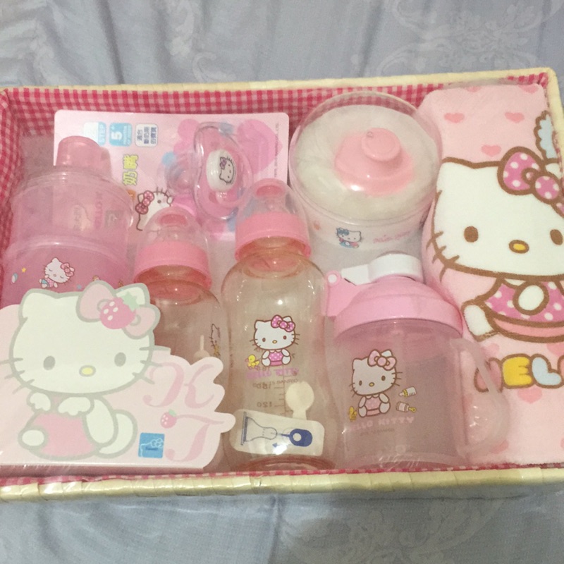 Hello kitty嬰兒用品禮盒組 彌月禮盒 附紙袋
