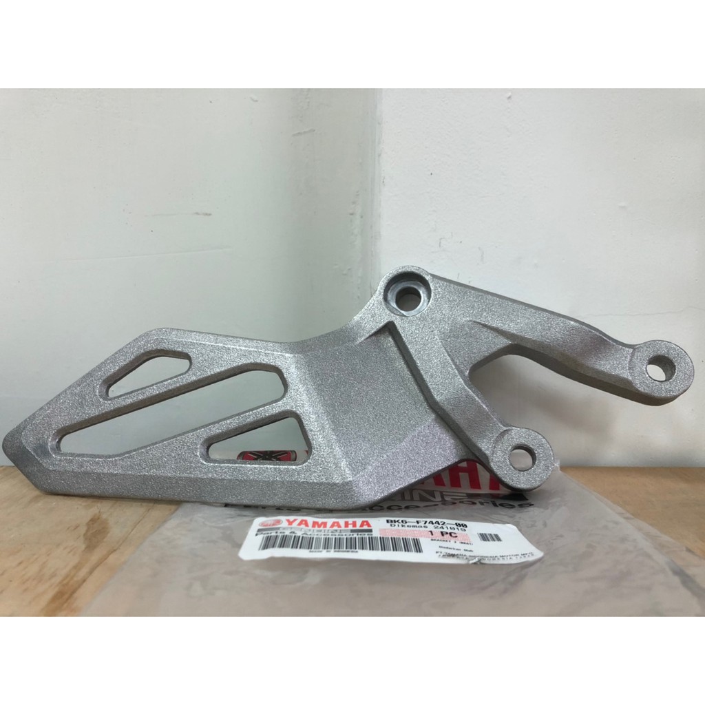 現貨不用等 Yamaha R155 R15V BK6-F7442-00 左腳踏支架 腳踏支架 左腳踏架