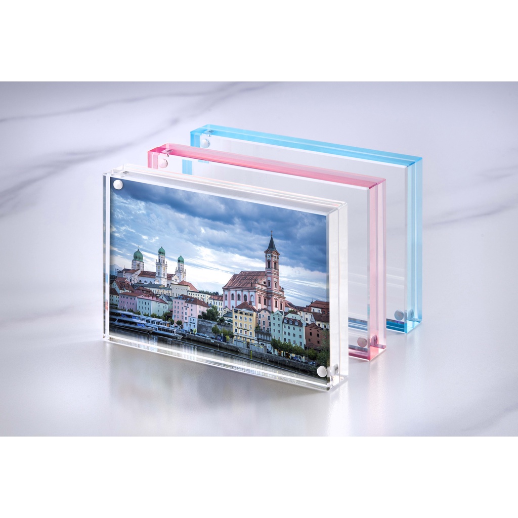 厚板壓克力磁吸式相框，4 x 6 或 5 x 7 有全透明，粉紅邊框，粉藍邊框，三種顏色可以選購
