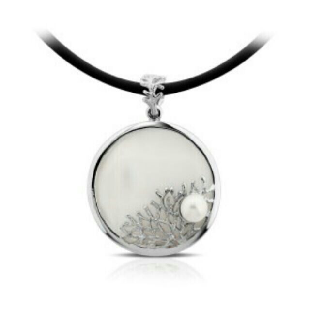 手工純銀淡水母貝真珠鑲珍珠項鍊掌上明珠kapal Laut Bask Mother Of Pearl Pendant 蝦皮購物