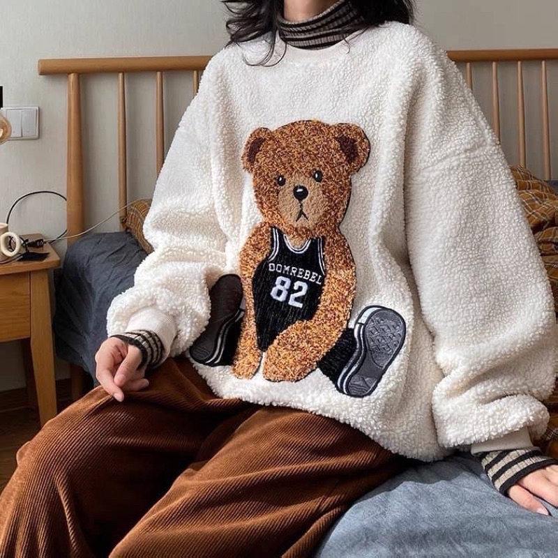 《新品♥️》   ♦️韓版慵懶熊寶寶Q毛tee  ♦️黑，白，綠  好可愛熊寶寶Q毛tee  穿上讓人忍不住多看幾眼🥰🥰