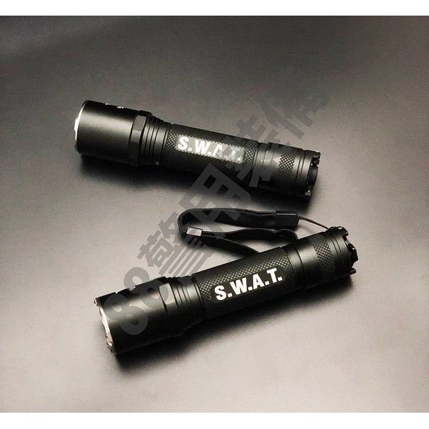 【 88警用裝備】SWAT 戰術電筒 USB充 車充 18650x1 3號電池x1 4號電池x3 手電筒