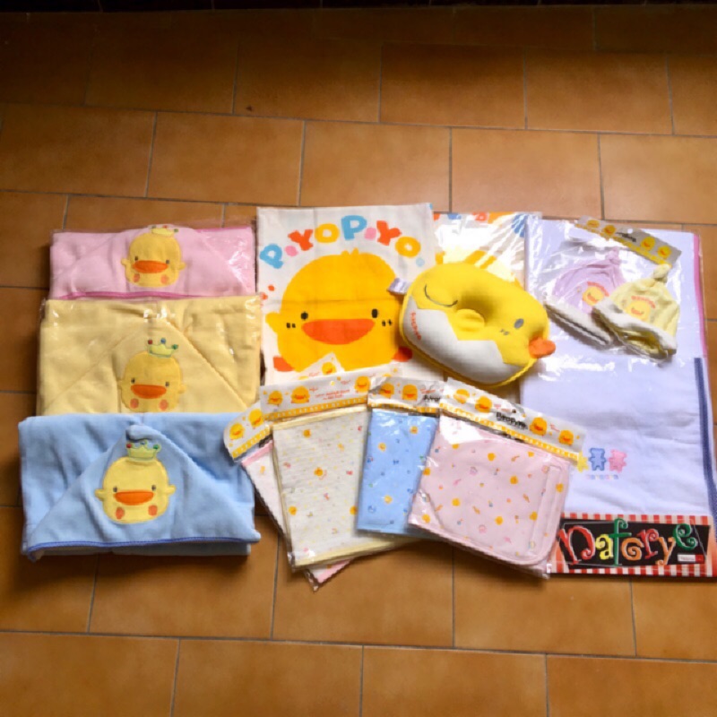 =福袋= 黃色小鴨 九件組 多功能蓋毯 尿墊 紗布浴巾 包巾 肚圍 護頭枕 兩用被 台灣製造