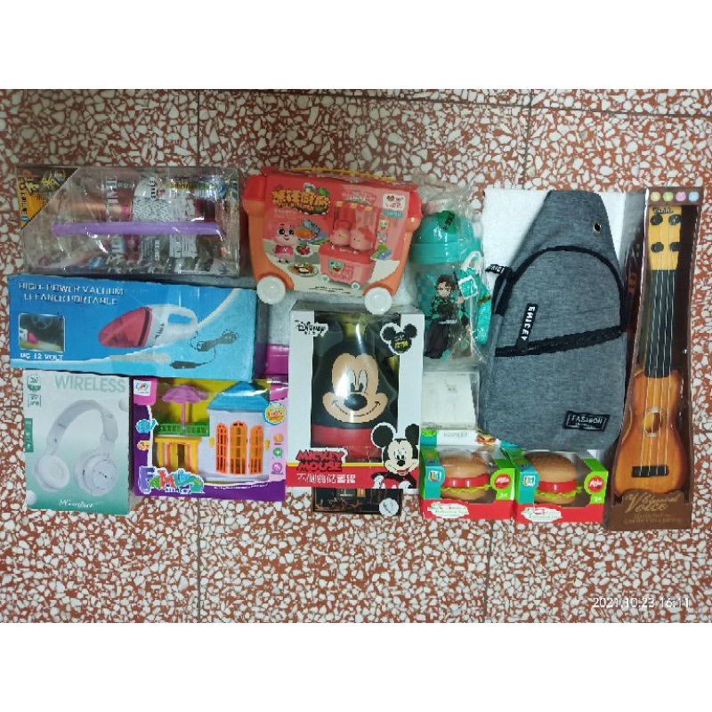 娃娃機商品--藍牙麥克風、車用吸塵器、藍牙耳機、存物罐、玩具、水壺、包包、雜物，整圖賣