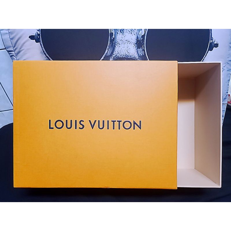 現貨專櫃【 Louis Vuitton】LV 路易威登 衣服盒 禮品盒 收納盒 服飾配件 圍巾包包