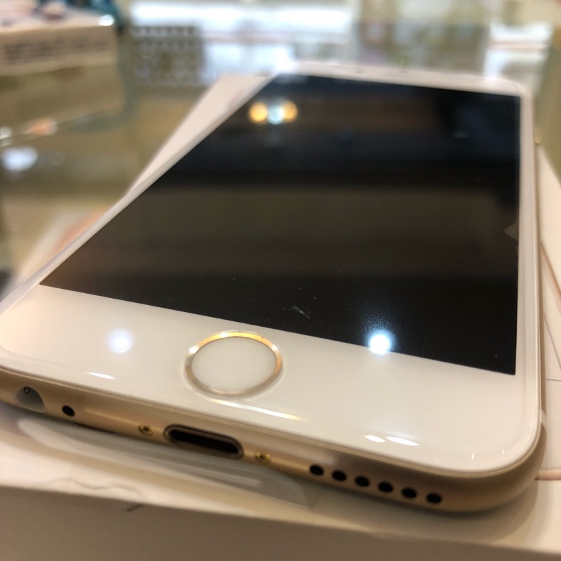 9.8新iphone6s 128g金色 盒裝配件在功能正常 外觀新 待電量佳 台灣公司貨 非美版拼裝機=8990