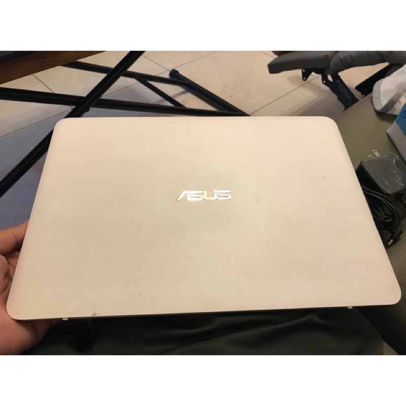 Asus UX305F 零件機 （無硬碟）