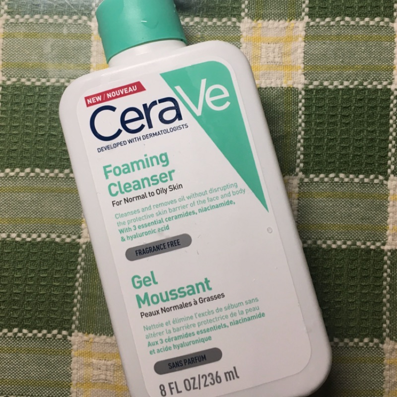 CeraVe適樂膚 溫和泡沫潔膚露236ml 泡沫質地