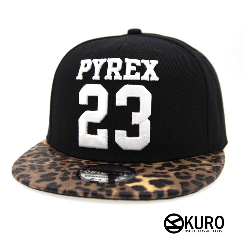 KURO-SHOP潮流新風格-黑色 豹紋帽沿 23 電繡  棒球帽 板帽