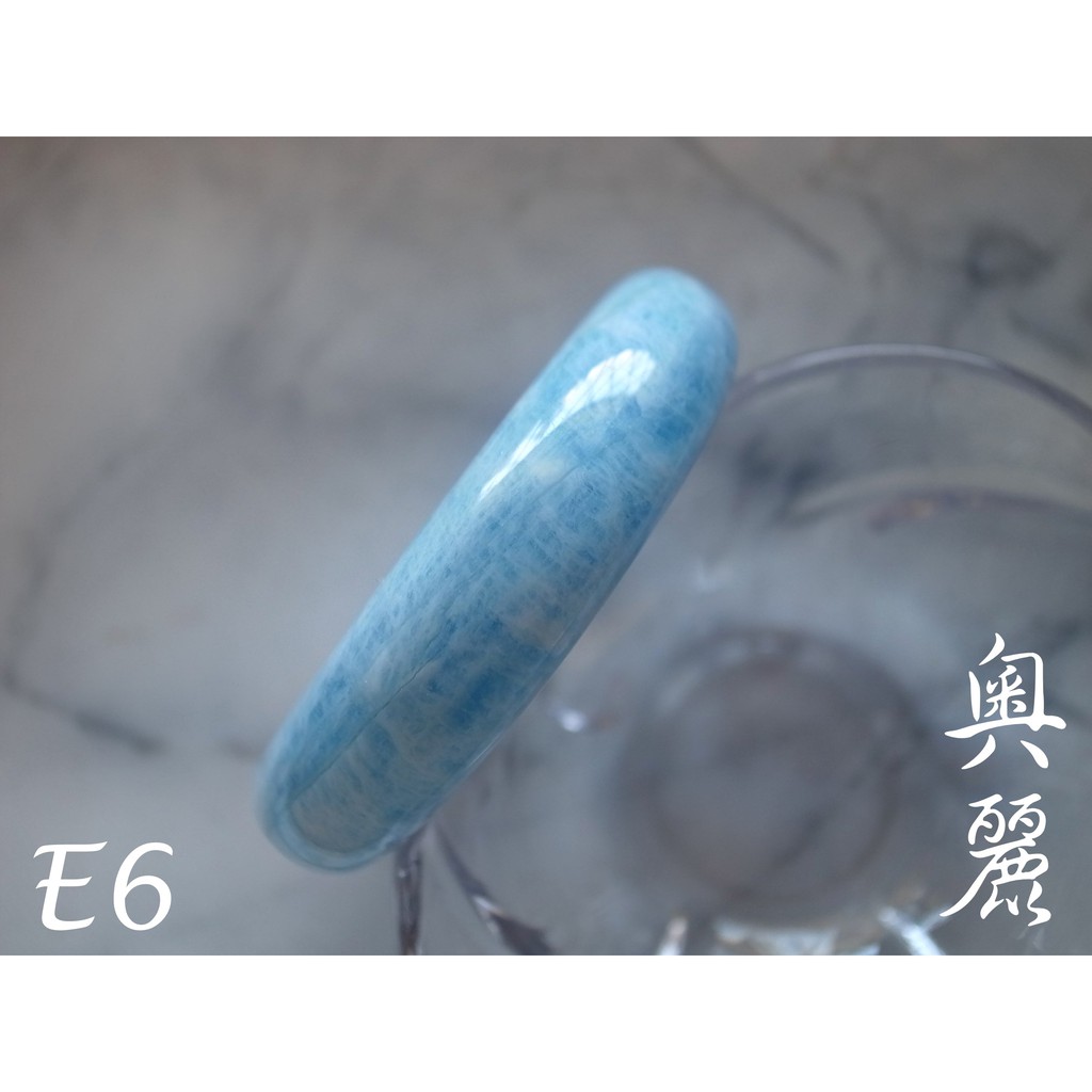 ORLI奧麗水晶。《現貨》天然海藍寶手鐲。天然海水藍寶手鐲。內徑56MM約18.5號E6