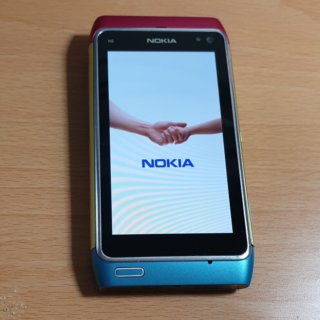 出清經典收藏   Nokia  N8  撞色  1200萬畫素相機   約九成新   功能正常