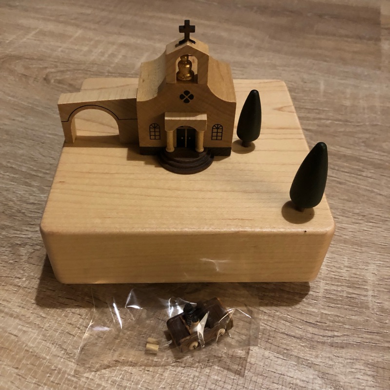 City wooden music box 城市音樂盒 全新 木教堂